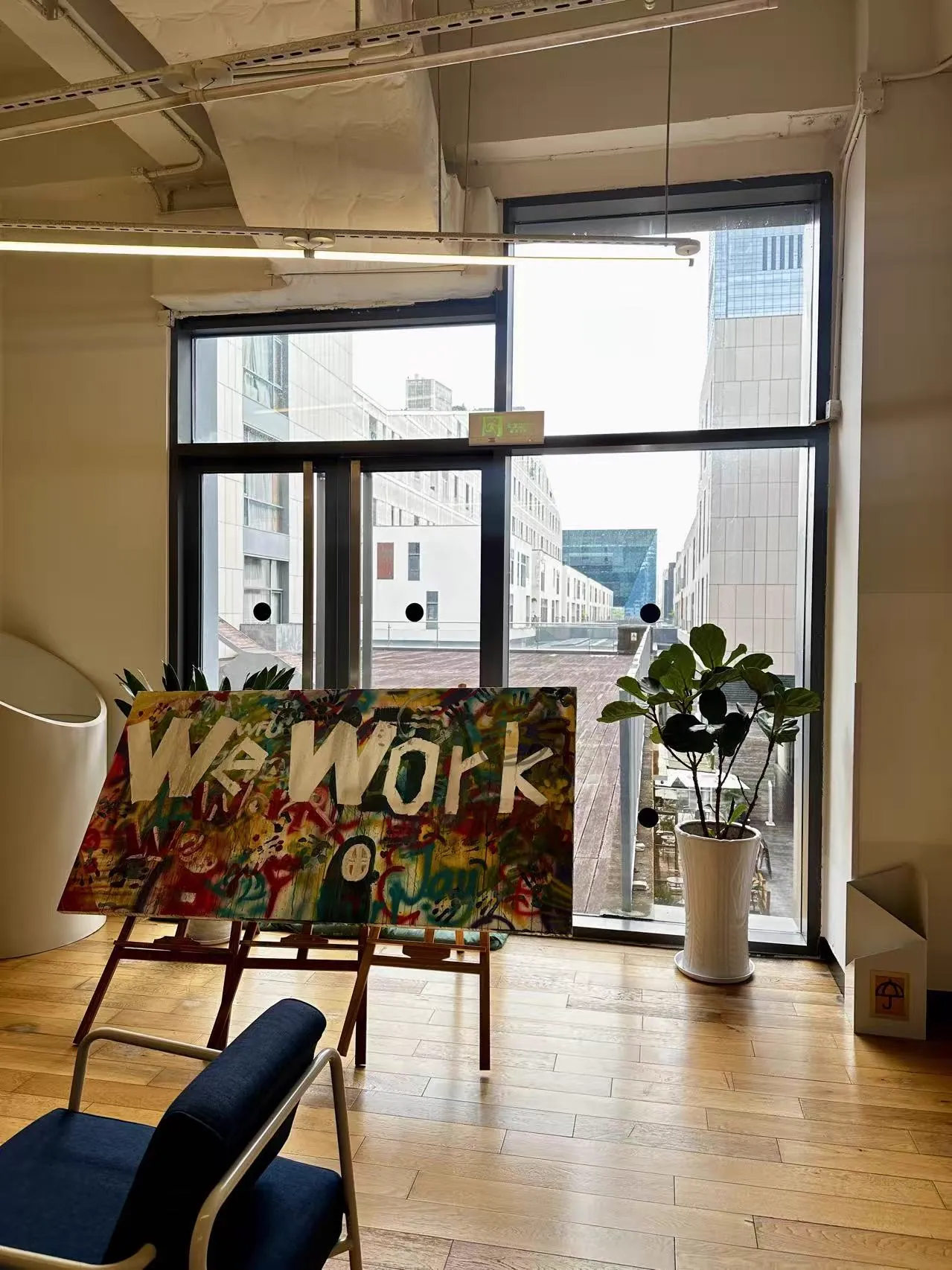 A bright shared workspace at Vertex Marketing in Shenzhen